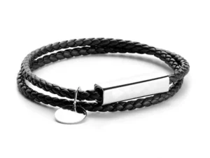 תמונת קטלוג, צמיד חריטה לגבר דמוי עור עם הפרשות חריטה על תליון